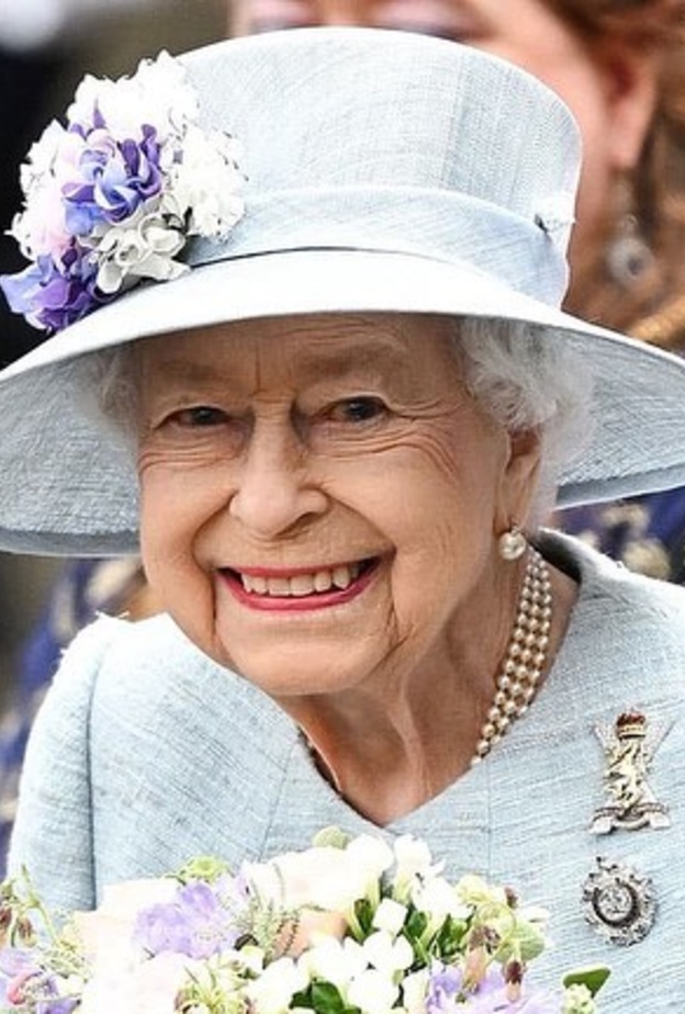 ملكة بريطانيا تصل إلى اسكتلندا