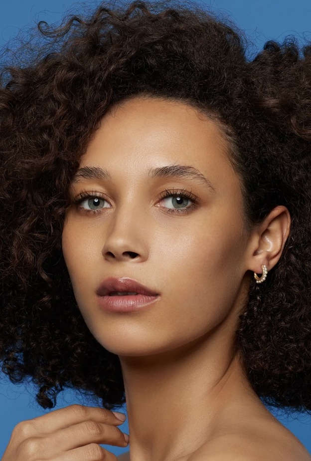 مجوهرات اللؤلؤ الملونة لإطلالات مسائية فخمة 