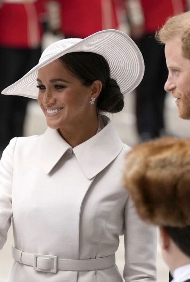 هل تلقى هاري وميغان هدايا لأطفالهما خلال زيارتهم للمملكة المتحدة؟