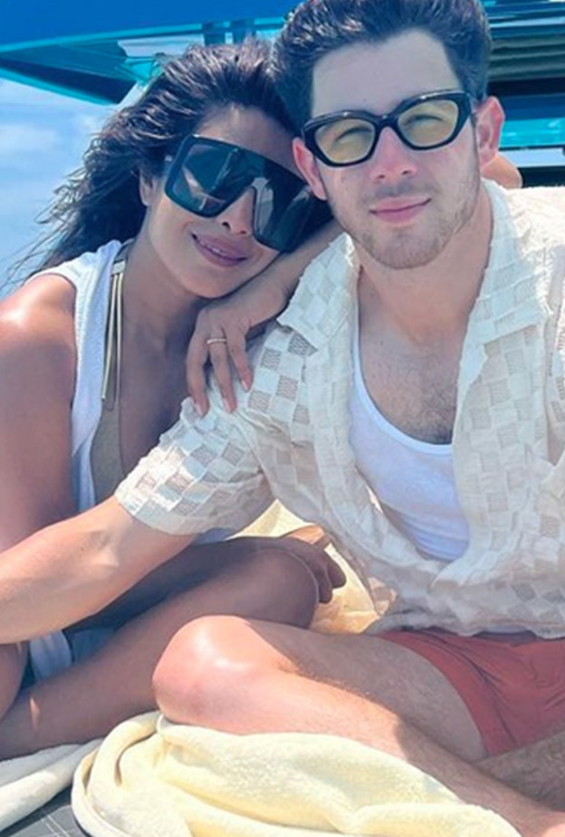  أحدث عطلة شاطئية لبريانكا تشوبرا وزوجها