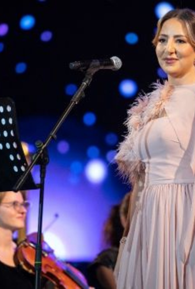 الفنانة الأوبرالية السعودية "سوسن البهيتي" تشعل مسرح مهرجان الأوبرا الدولي الأول في الرياض