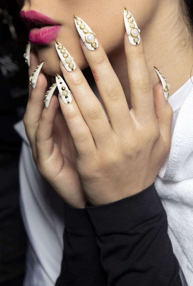 طريقة برد الاظافر بشكل مروس لإطلالة عصرية وجذابة