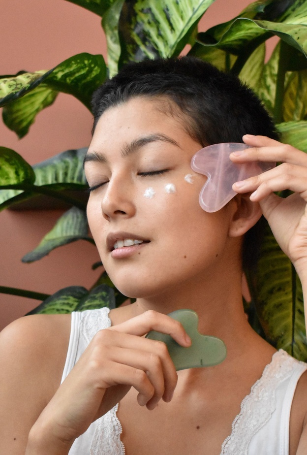 تعرفي إلى فوائد وطريقة تدليك الوجه بالزيوت قبل عيد الأضحى