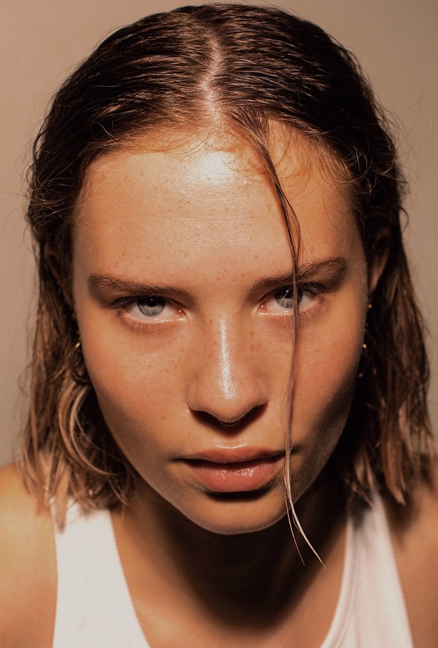 4 نصائح ذهبية للحد من إفرازات الزيوت في البشرة الدهنية