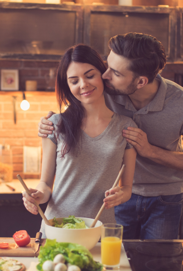 shutterstock_لا تجعلي حماتك الغيورة تشعر بأنك سرقت منها ولدها لأنها ستنتقم منك