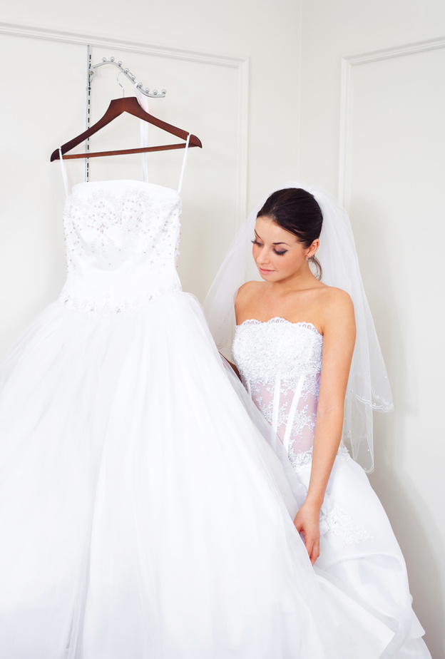 إليك الجدول الزمني لشراء وجلسات قياس فستان زفافك