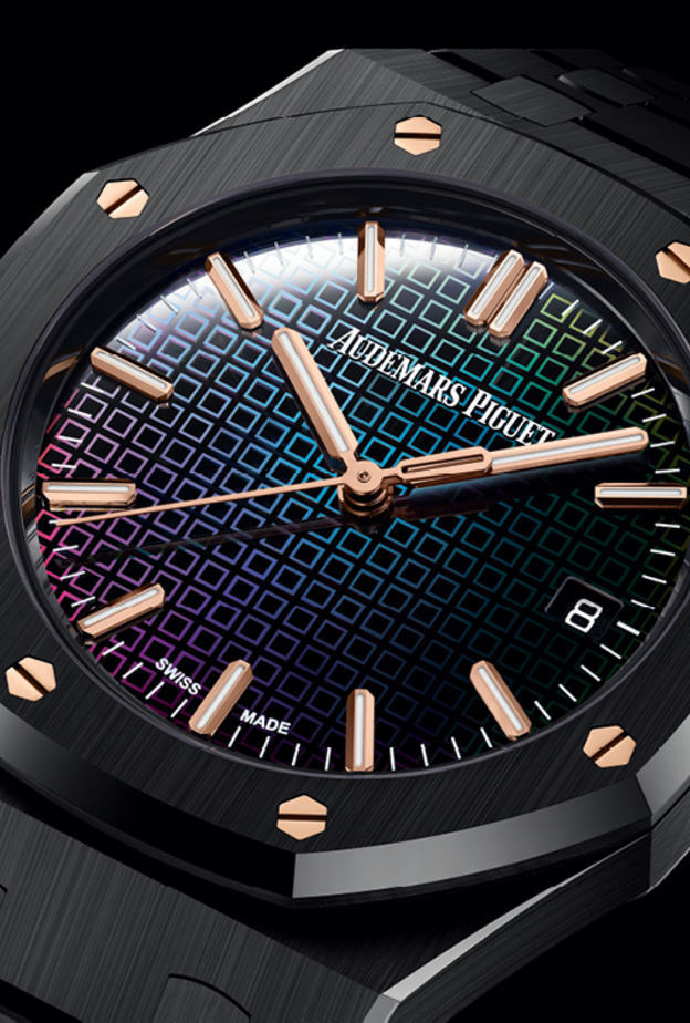 إصدارٌ محدودٌ جديد لساعة رويال أوك أوتوماتيك 34 مم بالسيراميك الأسود بالتعاون مع كارولينا بوتشي