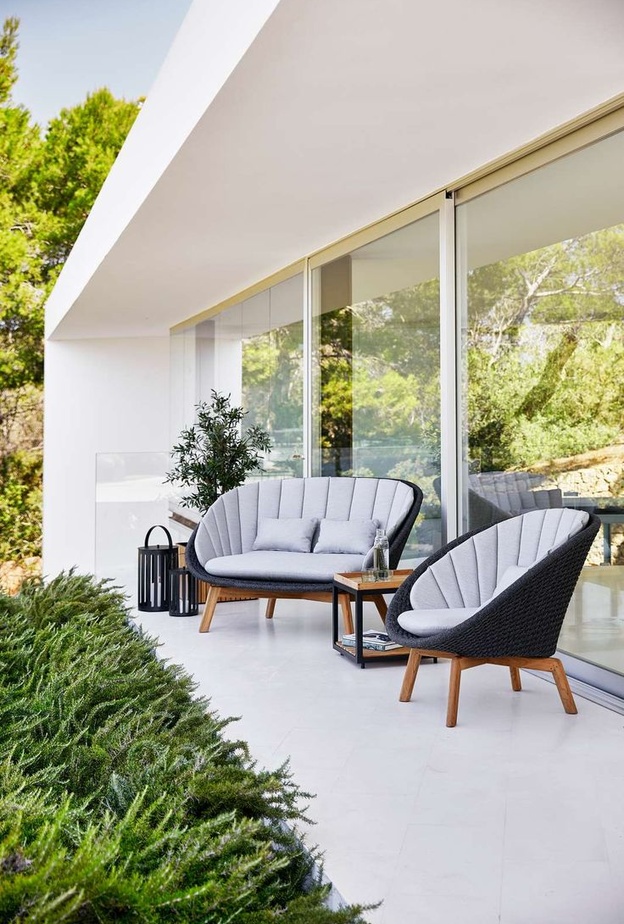 أثاث مريح عصري للجلسات الخارجية