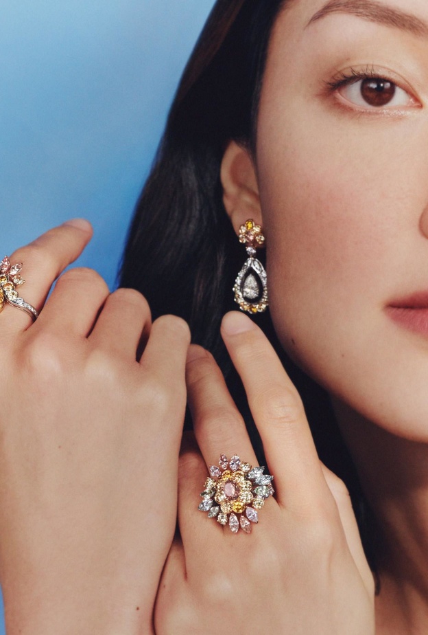 إطلالة كلاسيكية في عيد الأضحى مع خواتم الكوكتيل