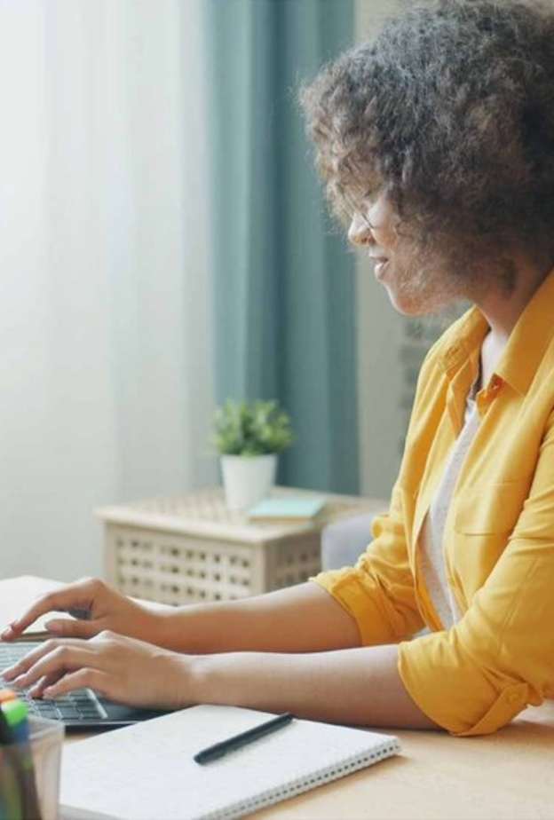 علامات تظهر احترافية المرأة في العمل