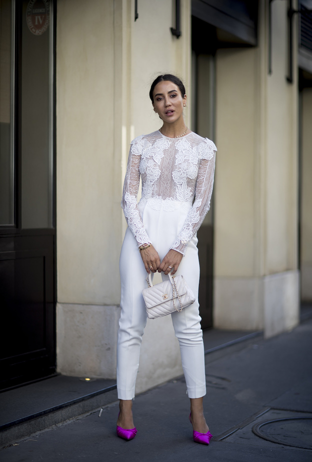 أفكار عصرية لتنسيق الأحذية الملونة مع اطلالاتك الصيفية 