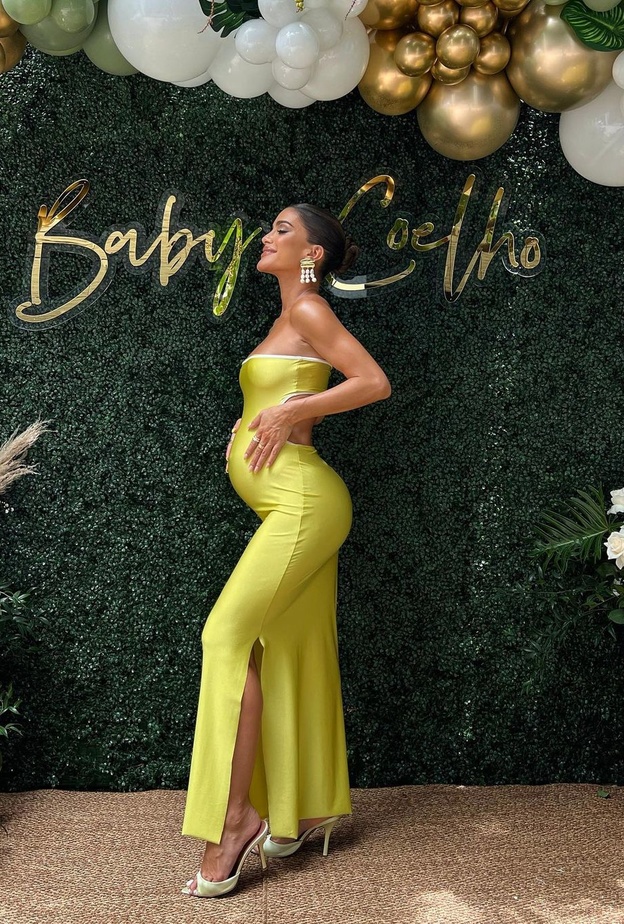 اطلالات جريئة للحوامل مستوحاة من كاميلا كويلو أثناء الحمل 