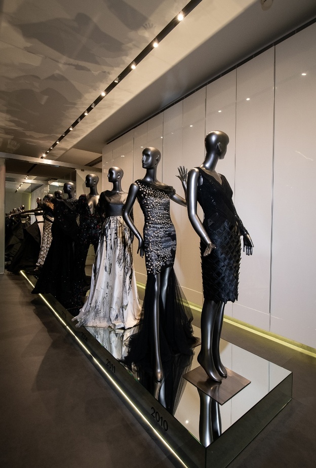 تحولت طوابق مبنى دار طوني ورد إلى معرض أزياء