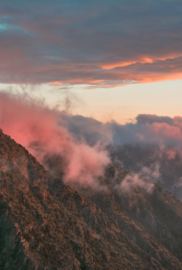 عسير الوجهة الأفضل لعشاق الهايكنج.. إليكم 4 تجارب صيفية مشوقة