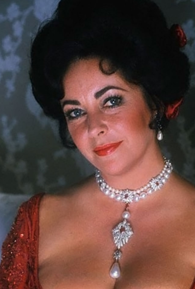 حصلت إليزابيث تايلور على لؤلؤة لا بيريغرينا كهدية