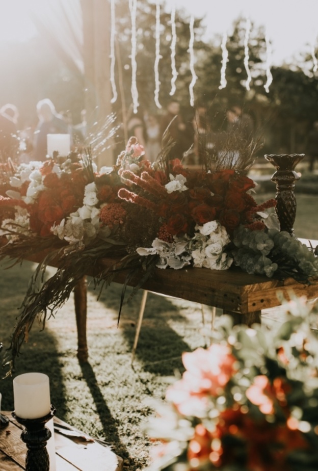 حفل زفافك فإن استخدام أصص النباتات في زينة وديكور حفل زفافك