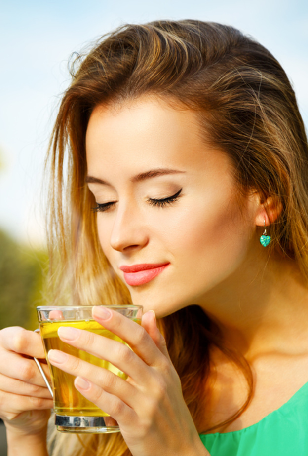 بالرغم من فوائده.. لا تفرطي في شرب الشاي الأخضر لهذه الأسباب