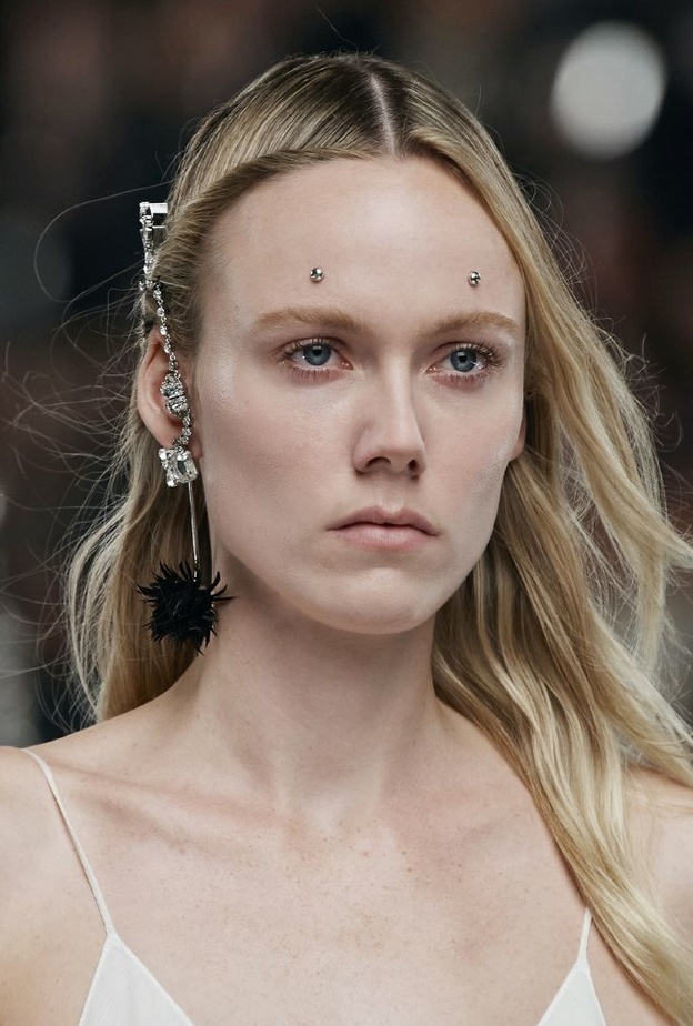 أفضل 3 خلطات طبيعية تملٌس الشعر بكل سهولة