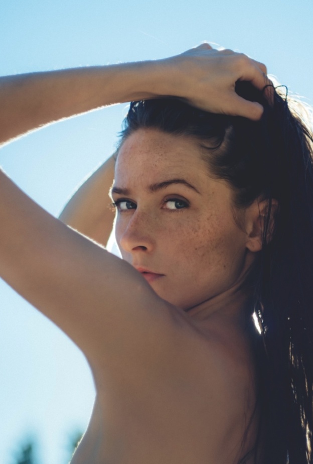 كيفية منع تقصف الشعر بالخلطات الطبيعية في فصل الصيف