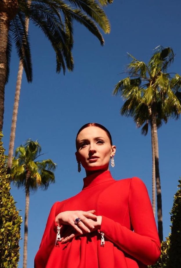 أحدثهنّ جينيفر لوبيز... نجمات قمن بتغيير أسمائهن بعد الزواج