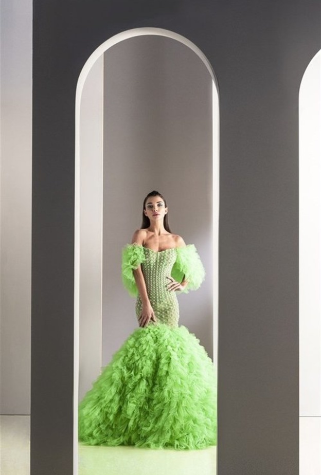 فساتين خطوبة مرصعة للعروس