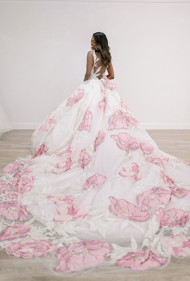 فساتين زفاف باللون الزهري للعروس العصرية