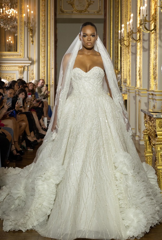 فساتين زفاف من أسبوع الموضة الباريسي انستقرام@tonywardcouture