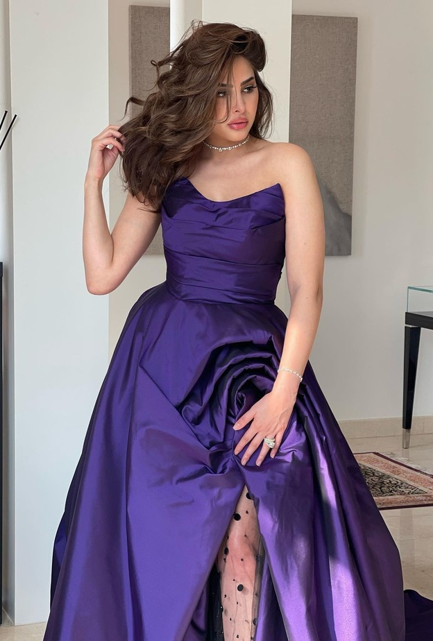 اطلالات رسمية أنيقة للصبايا مستوحاة من فوز الفهد 