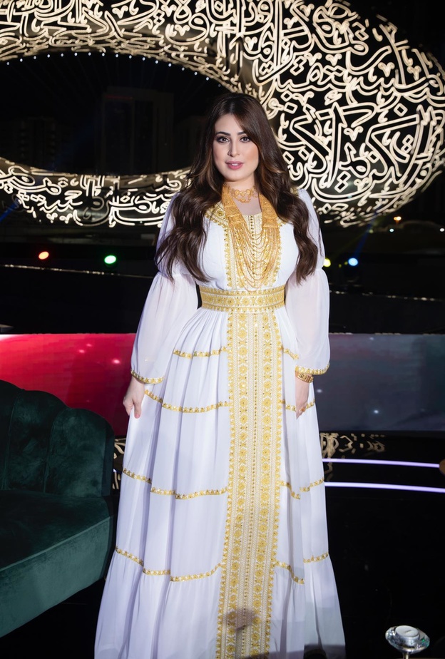 قفاطين مغربية باللون الابيض للعروس انستقرام@roaa_alsabban