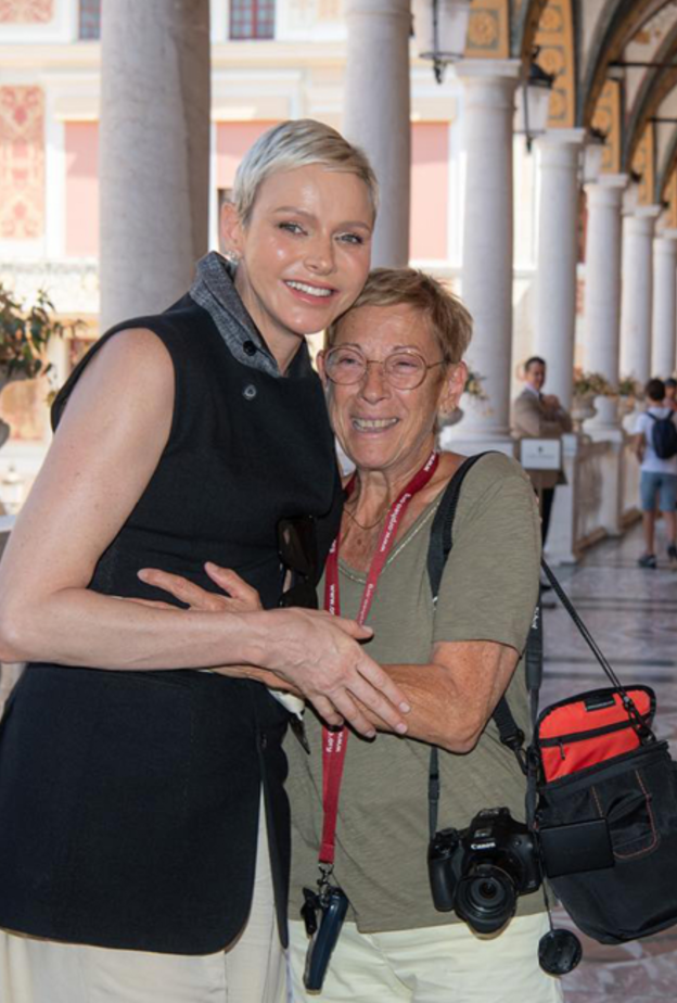 الأميرة شارلين تتجول داخل القصر الملكي بموناكو مع السائحين