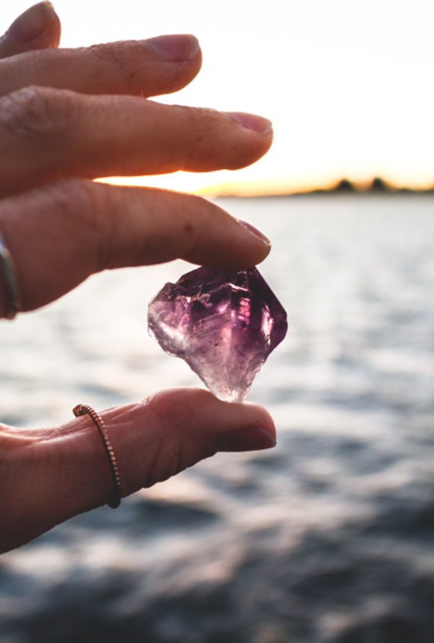 لحجر الجمشت فوائد روحية كثيرة