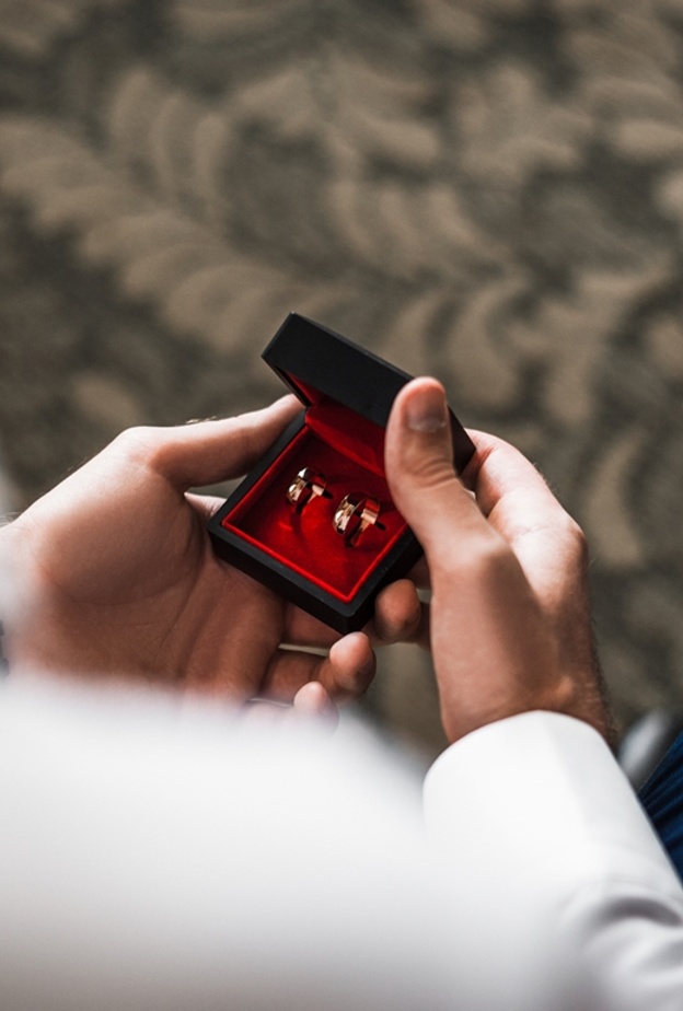 متى يتخذ رجل برج السرطان قرار الزواج