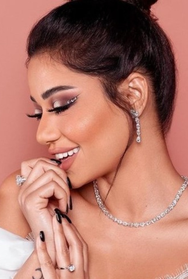 صيحات مكياج رائجة للصيف استوحي خطواتها من إطلالات النجمات العرب