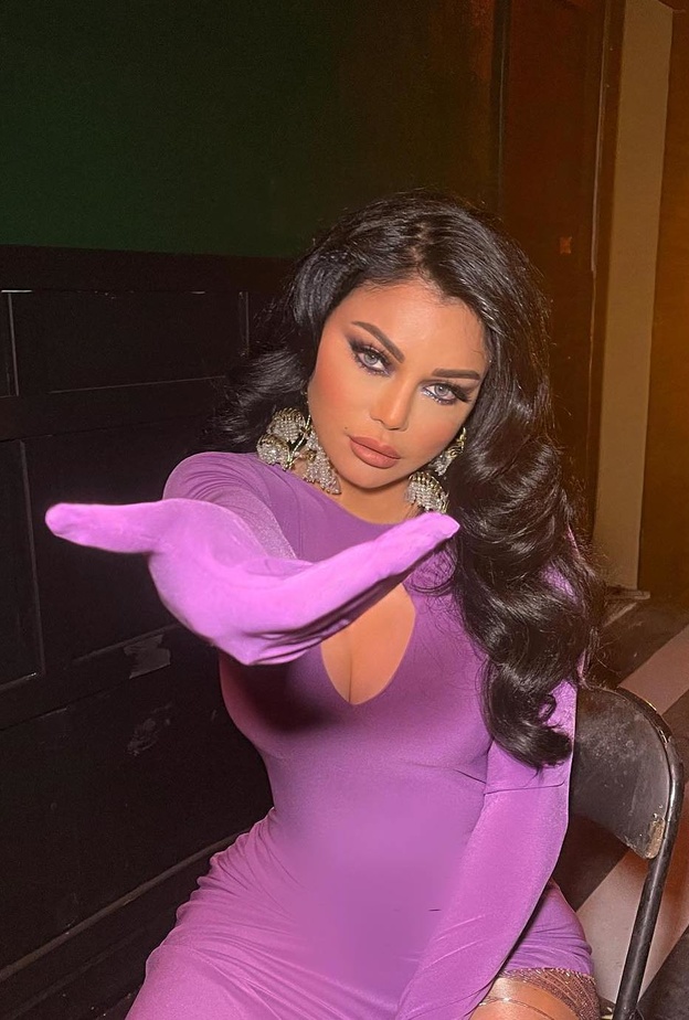 هيفاء وهبي بأقراط من ellery