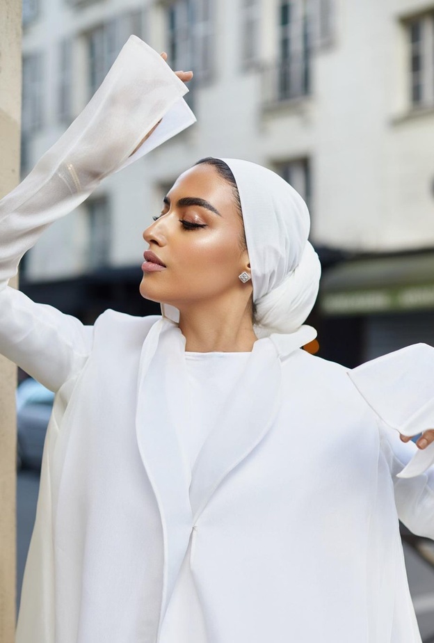 يارا النملة تستعرض اطلالة من توقيع آشي