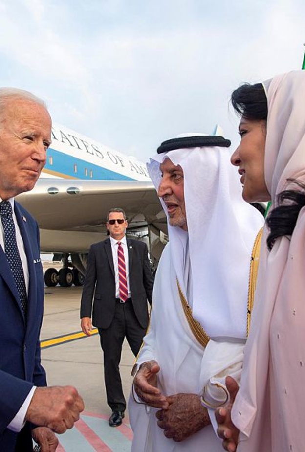 أمير مكة خالد الفيصل والأميرة ريما بنت بندر يستقبلان الرئيس الأمريكي في جدة 