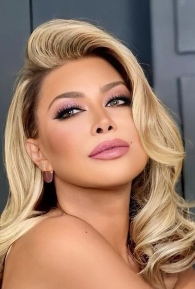 تسريحات شعر راقية لمناسبات صيف 2022