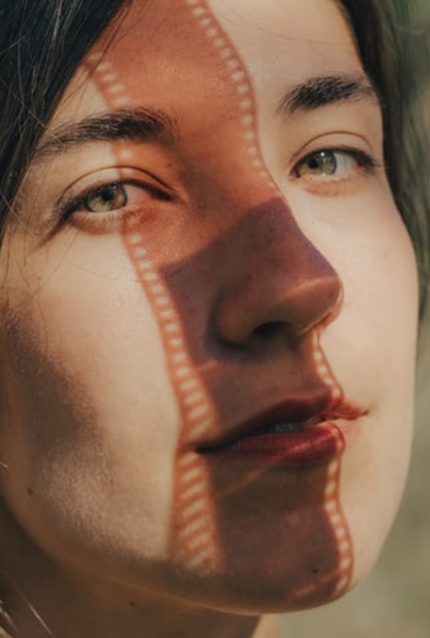 أفضل طرق طبيعية لإزالة آثار البقع الداكنة من الوجه