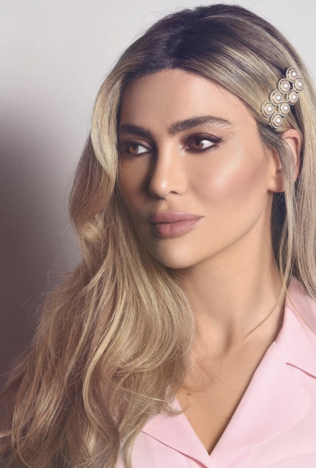 اكسسورات الشعر المفرود وأسهل تسريحات شعر ستيفاني صليبا - الصورة من حسابها على انستغرام
