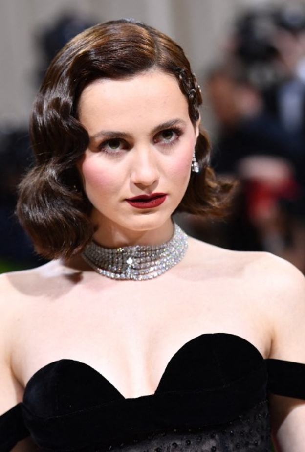 الريترو العصري للشعر القصير المناسب للصبايا في عيد الأضحى بأسلوب Maude Apatow