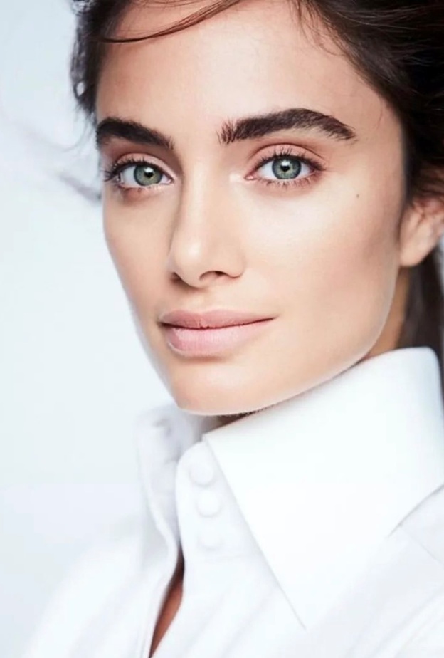 خطوات تطبيق ألوان ظلال للعيون الخضراء على طريقة Denise Capezza - الصورة من حسابها على انستغرام