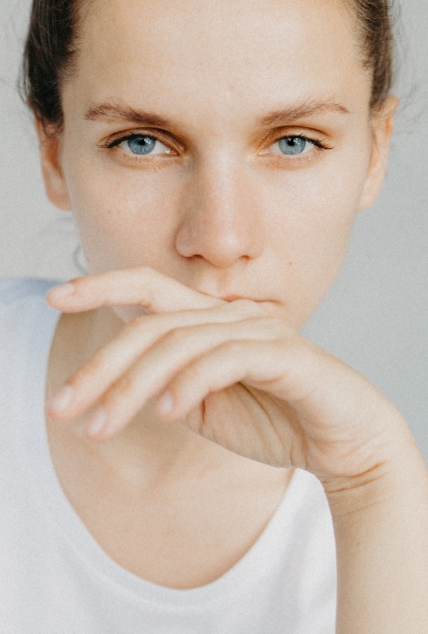 خلطات طبيعية لحماية اليدين من التجاعيد المبكرة