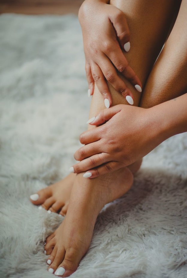 خلطة زبدة الشيا تحمي القدمين من التشقق