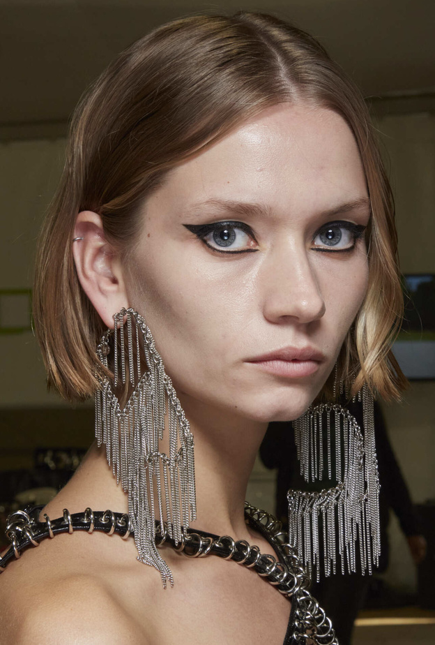 3 خطوات لتطبيق رسمات الآيلاينر السائلة في عيد الأضحى 2022