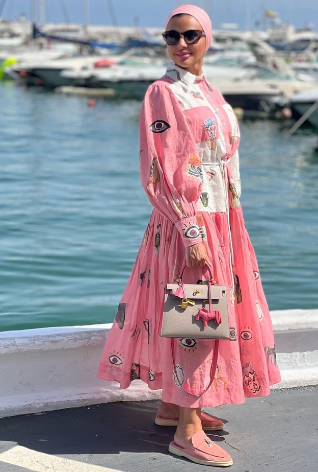 فساتين كاجوال بألوان صيفية من وحي أماني الحنطي 