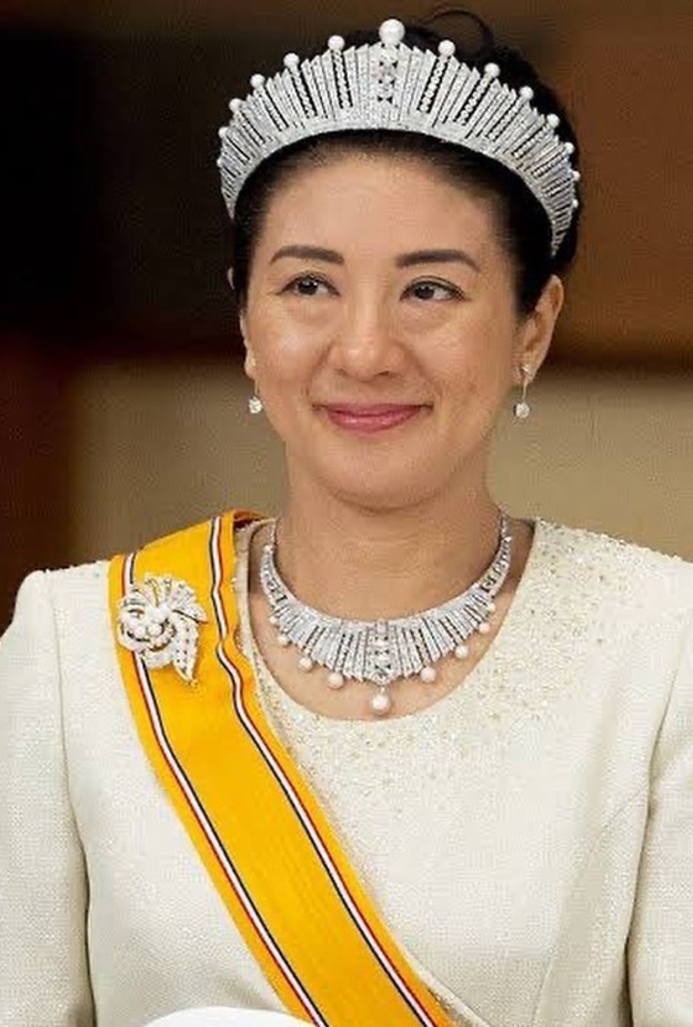 تاج THE PEARL SUNBURST TIARA من تيجان الإمبراطورية اليابانية