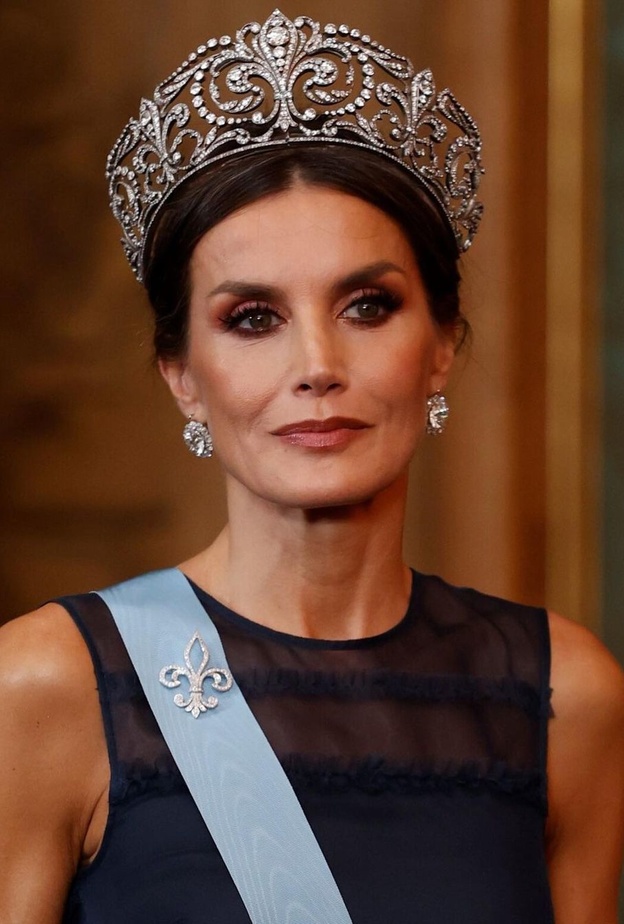 تاج Fleur de Lys Tiara أكثر تيجان الملكة ليتيزيا ظهورا