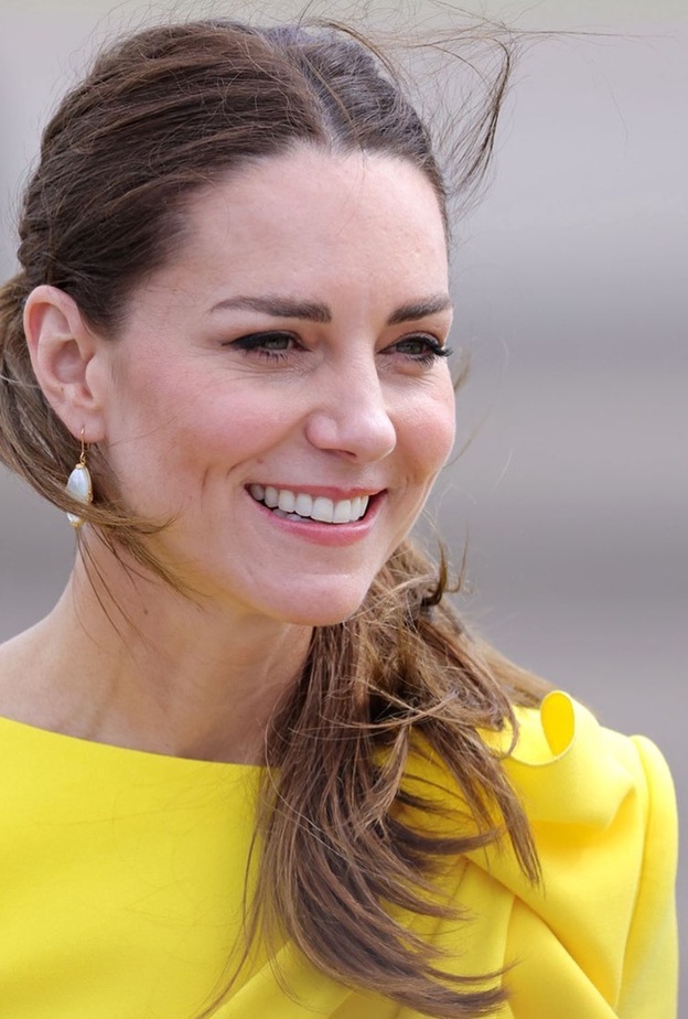 استوحي أجمل أقراط اللؤلؤ من إطلالات كيت ميدلتون