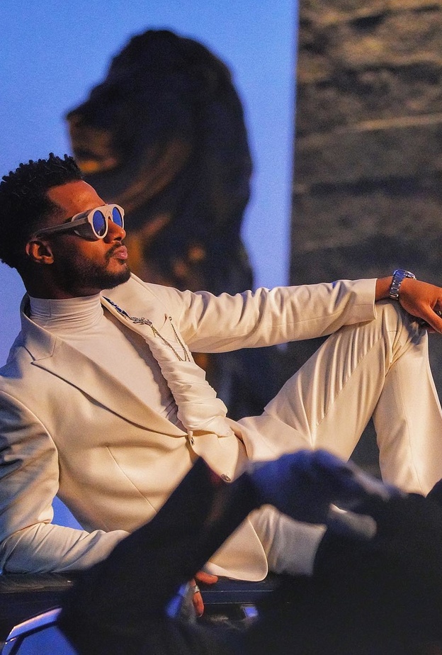 محمد رمضان بـ نيو لوك جريء استعداداً لنشاطاته الغنائية