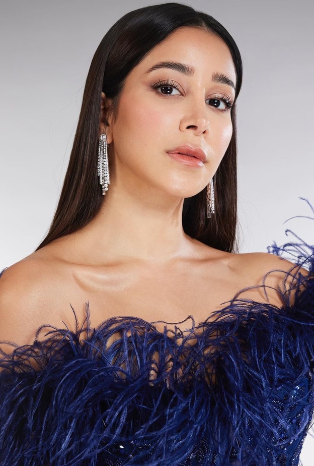 مكياج نيود ناعم مع المستحضرات المطلوبة من وحي أحدث إطلالة لـ أسيل عمران